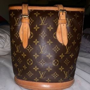 Louis Vuitton pm bucket